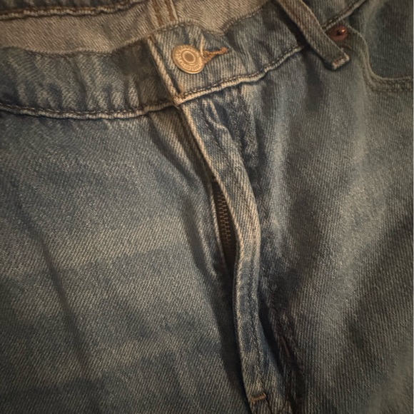 Old Navy Light Wash Denim Cargo Jeans - high waisted - Picture 5 of 6